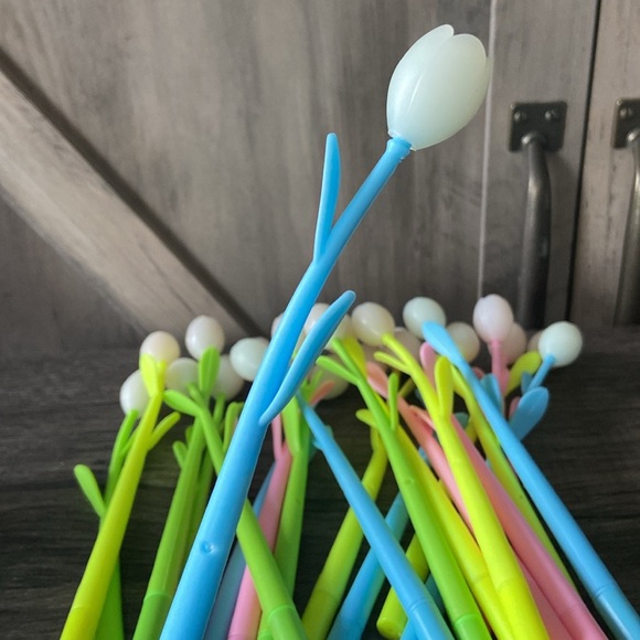 Tulip Color Changing Pens Set of 4 - Picture 3 of 5